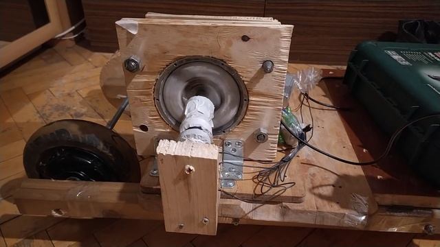 Холодный bldc: тест на обороты, тест на стабильность на 42 вольта. Удвоенные скользящие контакты смотреть онлайн