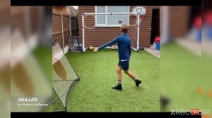 Как играют в футбол дети