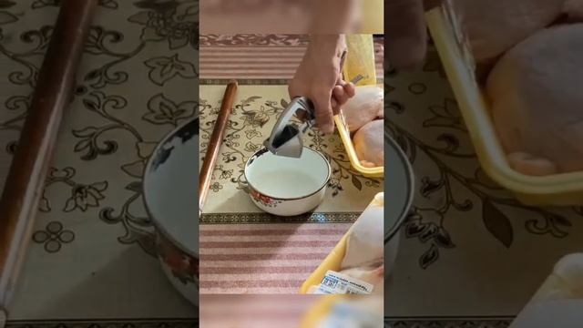 БЕЗУМНЫЙ ПАША И ИРИШКА ГОТОВЯТ КУРИЦУ ТРЕШ МЫТЬ КУРИЦУ НЕ ОБЪЯЗАТЕЛЬНО смотреть онлайн