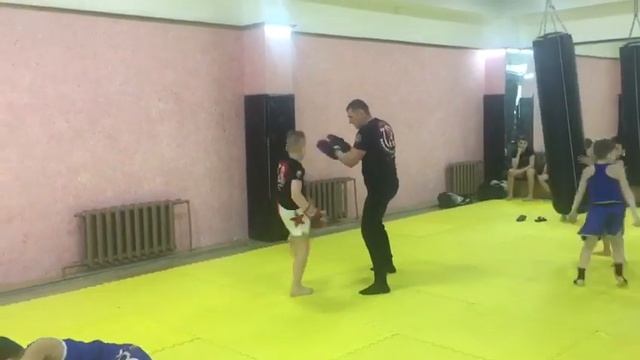 Сергей и Александр Леоновы тайский бокс смотреть онлайн