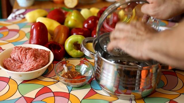 Фаршированный перец по новому рецепту с фаршем грибами и сыром смотреть онлайн