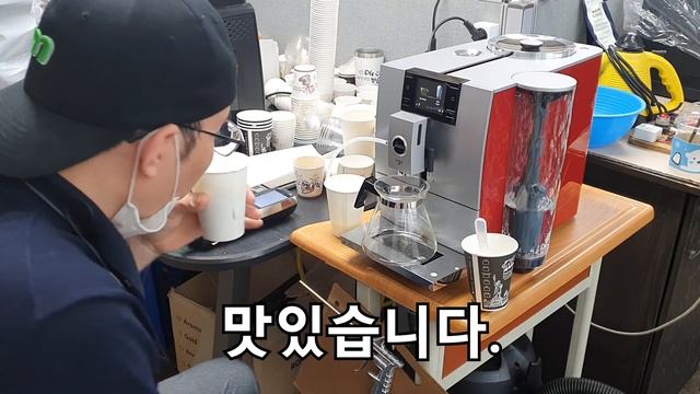 유라 커피머신 ENA8 смотреть онлайн