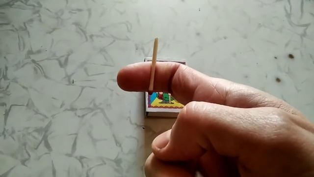 Как зажечь спичку одной рукой?! смотреть онлайн