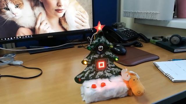 New Year tree - using Arduino with two piezo speakers. смотреть онлайн