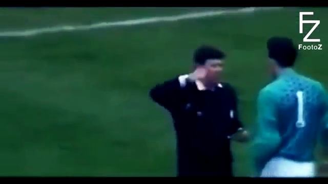 ТОП 10 ЧУДЕС ПОЛЕВЫХ ИГРОКОВ В ВОРОТАХ Undеrcоver Keepers HD смотреть онлайн