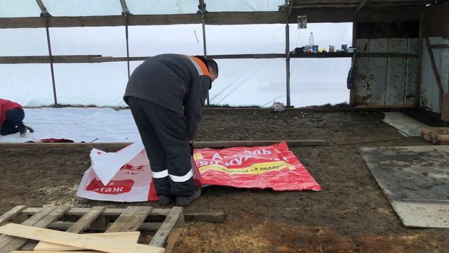 Внутренняя отделка теплицы, стеллажи в процессе. Постепенно приближаюсь к поставленной цели. смотреть онлайн
