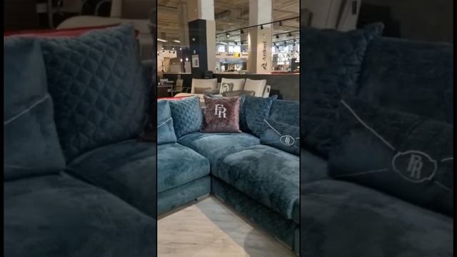 Видели в Питере более стильный диван? смотреть онлайн