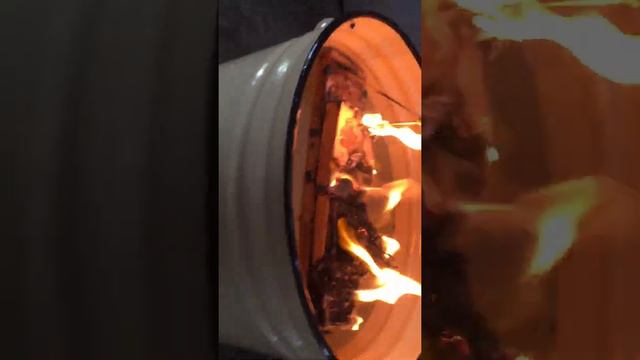 Корабль из картона загорелся и затонул. смотреть онлайн