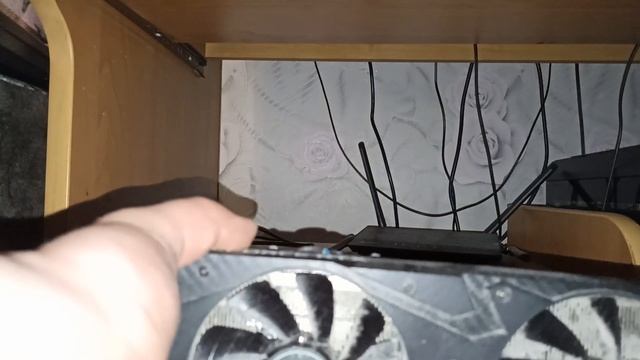 Что происходит с Видеокартой за три недели вне корпуса на уровне пола,чистка карты без разбора! смотреть онлайн