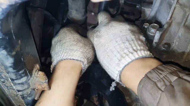 Киа с пробегом 599000 км. Замена подушки двигателя,замена сальника коленвала, замена масла Mobil Es