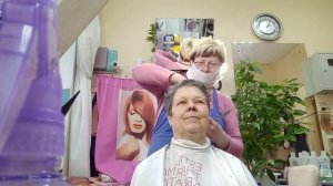 Стрижёмся после химической завивки.Сушемся по форме.