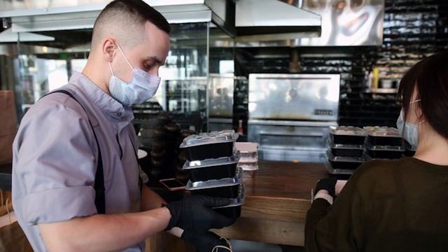 Профессиональная история: От курьера до повара – все помогают врачам. От этих поступок слезы