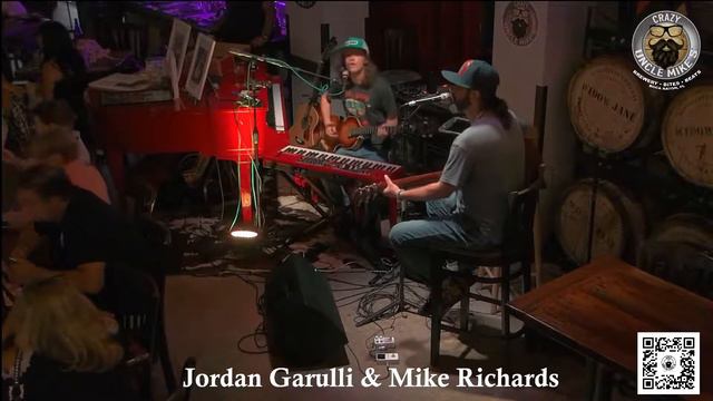 Jordan Garulli & Mike Richards смотреть онлайн