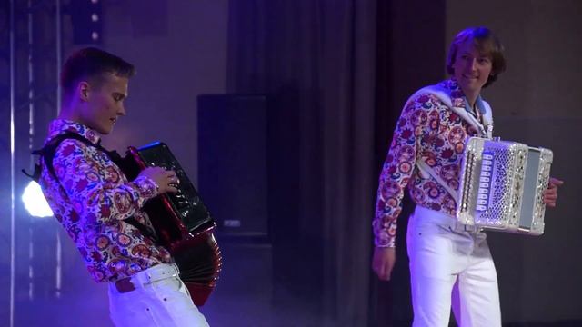 Группа "GармоньDrive" - "Я на камушке сижу" смотреть онлайн