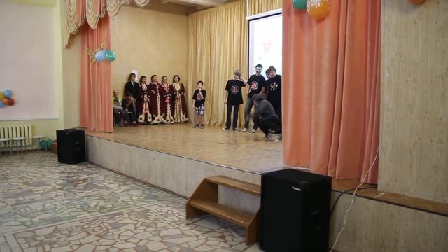 2013.10.04 День учителя 54 школа, студия брейк-данса "Sense of life" смотреть онлайн