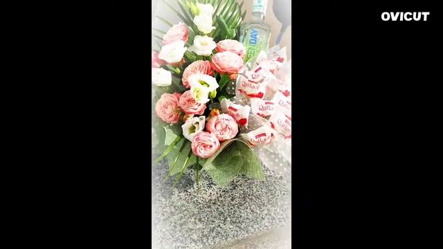 Подарок повару. Подарочная композиция в кастрюле из живых цветов, конфет и поварешками для повара. смотреть онлайн