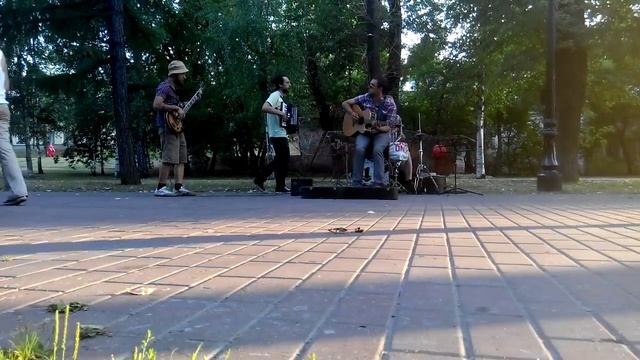 Уличные музыканты Парк Культуры им Горького смотреть онлайн