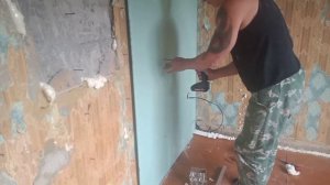 один из вариантов крепления ГКЛ на монтажную пену