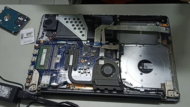 Dell Inspiron 15 P66F Disassembly tutorial and upgrade to SSD смотреть онлайн