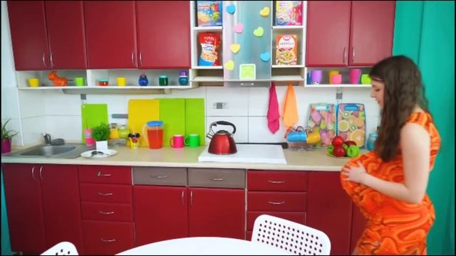 Бедная vs Богатая vs Ультрабогатая Беременная! Советы и Хитрости для Дешевой vs Дорогой Беременност смотреть онлайн