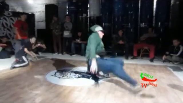 Кальмар vs Smile - BOOM BOX BATTLE - Break dance pro 1x1 смотреть онлайн