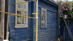 Перекрасил свой дом (дачу) в серый цвет. Покрасил в один слой.