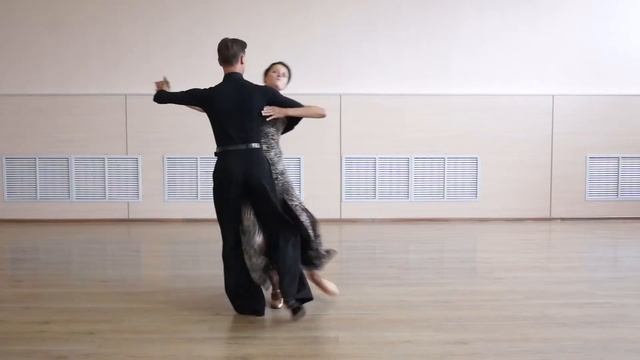 Natural promenade turn in Tango | Правый променадный поворот в Танго смотреть онлайн