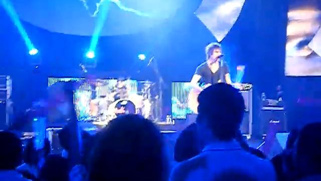 Boys Like Girls LIVE in HANOI VIETNAM - Thunder смотреть онлайн