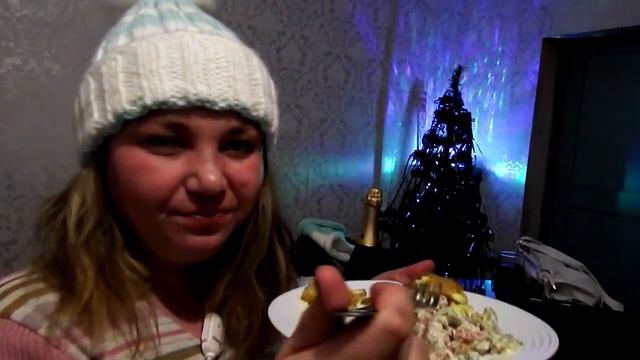 С Новым Годом/Баня/Растираюсь снегом/Пневмония/Mukbang/сломался рекордер( смотреть онлайн