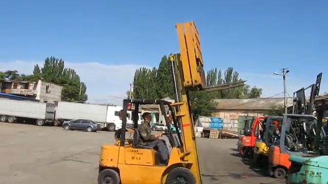 Вилочный погрузчик Mitsubishi FG20-F17A с пантографом смотреть онлайн