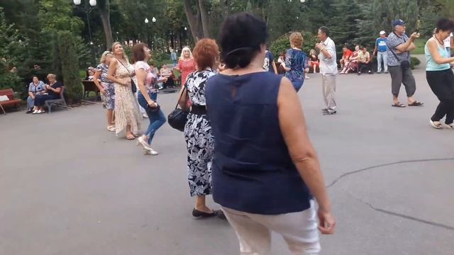 Кохання- золото!!!??Танцы в парке Горького!!!??Харьков смотреть онлайн