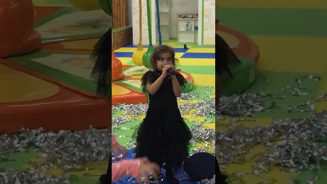 Детский др в стиле Уэнсдей Аддамс | первый юбилей дочки смотреть онлайн