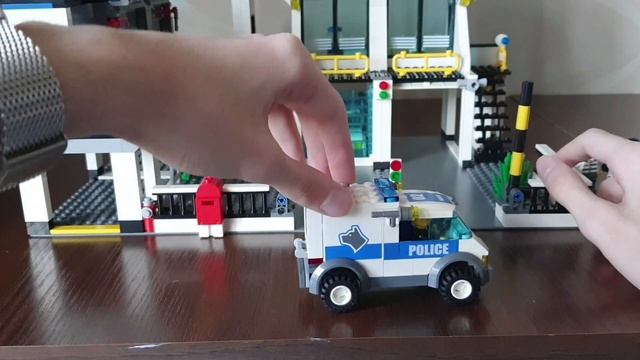Лего полицейский участок Lego 7744 смотреть онлайн