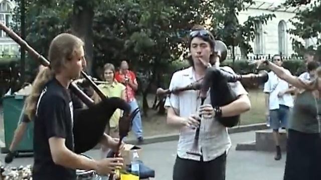 танцы под волынку.avi смотреть онлайн