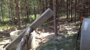 обсыпаю кольца колодца