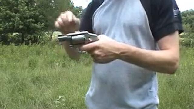Grab cylinder of revolver to stop it from shooting смотреть онлайн