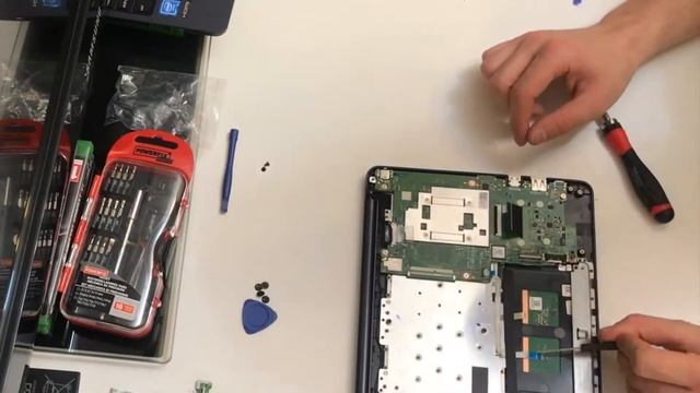 Asus VivoBook E203MA РАЗБОРКА (Замена клавиатуры) смотреть онлайн