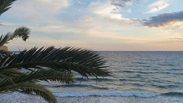 Benidorm в октябре  Море, пальмы, закат. Релакс