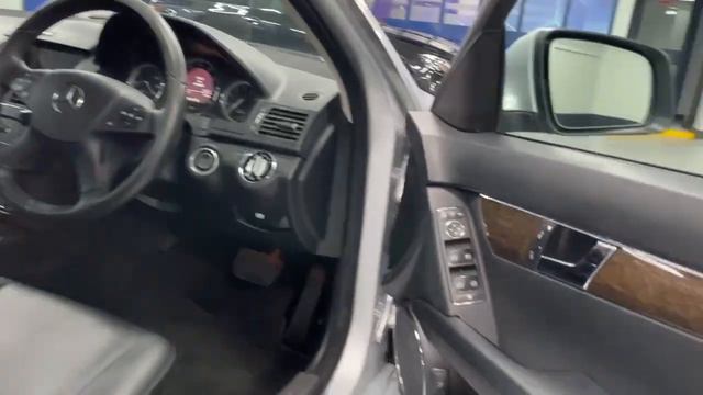 interior video of Mercedes-Benz C Class 1.8 C180K Elegance ULEZ смотреть онлайн