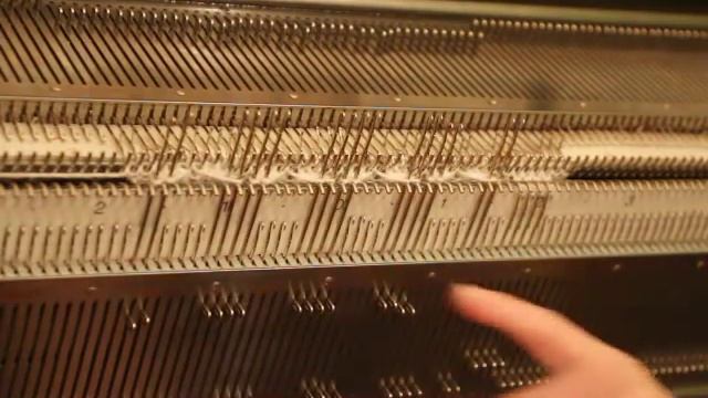 Соты на двух фонтурах. Узор и схема машинного вязания №91 смотреть онлайн