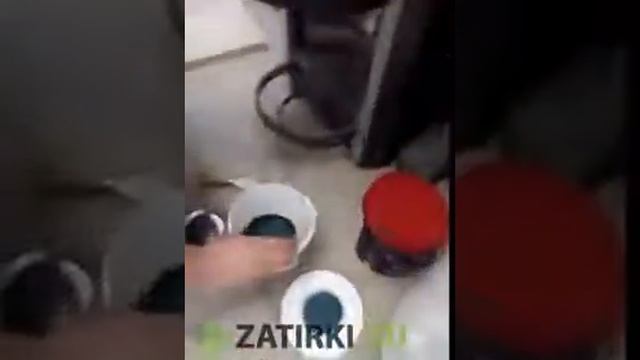 Процесс размешивания колерованной затирки смотреть онлайн