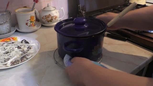 Картофельное пюре с селедкой своего засола смотреть онлайн