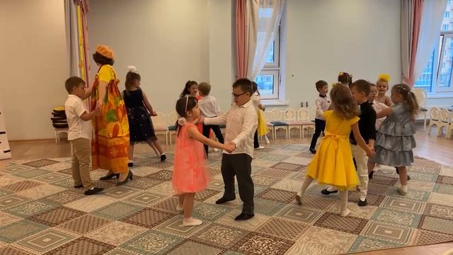 Осенний хоровод. Подготовительная группа. смотреть онлайн