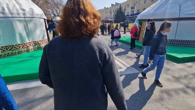 Наурыз в Алматы 2023. Супер атмосфера! Как проходит праздник. смотреть онлайн