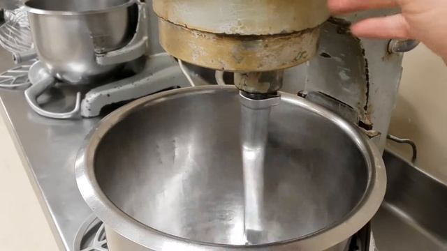 C107923 Hobart 20 Litre Planetary Mixer смотреть онлайн