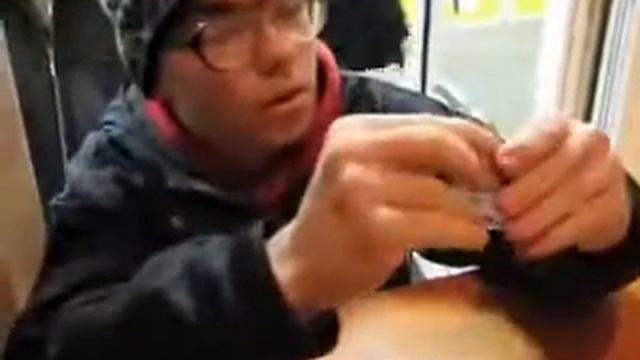 Пацан хотел купить телефон за 100 рублей ... смотреть онлайн