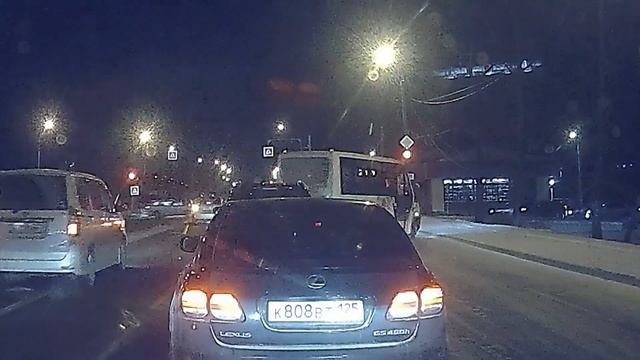 #ПДД. г. Иркутск. Движение по полосам, проезд на красный свет. г/н Н620ЕЕ138 смотреть онлайн