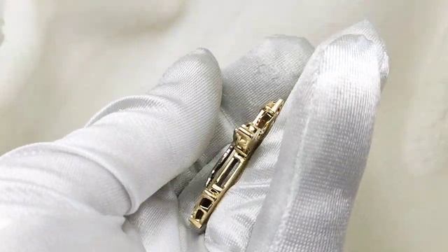 Крестик с муассанитами и эмалью смотреть онлайн