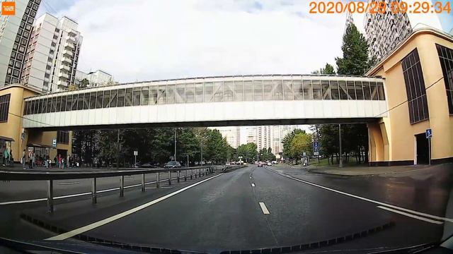 Пешеход опасно перебегает дорогу перед машиной смотреть онлайн