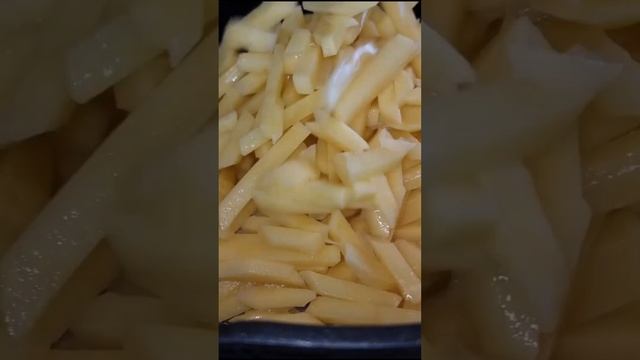 Кто же не любит жареную картошку с ароматным луком и лесными грибами?